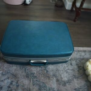 Teal Vintage Samsonite Suitcase In EUC